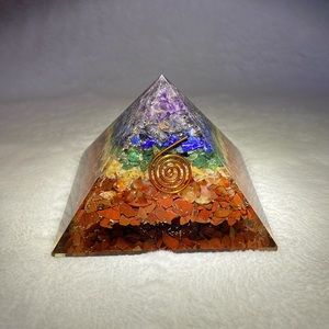 Rainbow Chakra Orgoniye Pyramid